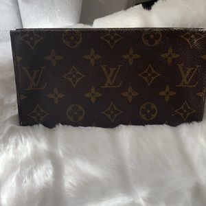LV Pochette